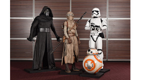 カイロ・レン、レイ、ストームトルーパー、BB-8等身大フィギュア - (C) 2015 Lucasfilm Ltd. & TM. All Rights Reserved.