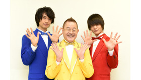 斎藤工＆窪田正孝が「笑点」でマギー司郎と手品　(C)NTV