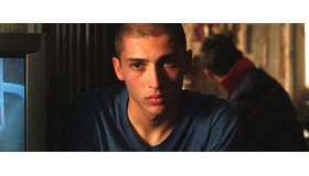 『バーバリアンズ　セルビアの若きまなざし』