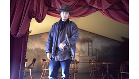 ディーン・フジオカ／「荒野のピンカートン探偵社」（c）Pink Series, Inc.