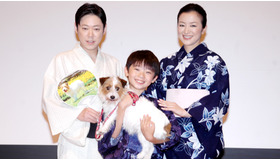 『僕とママの黄色い自転車』舞台挨拶に登壇した阿部サダヲ、武井証、鈴木京香、犬のアン