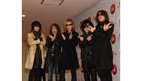 X　JAPAN（左から2人目がPATA）【写真：竹内みちまろ】