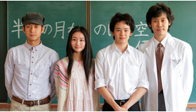 『半分の月がのぼる空』製作会見（左から）深川栄洋監督、忽那汐里、池松壮亮、大泉洋