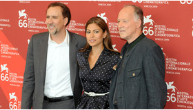 4日、『Bad Lieutenant: Port of Call New Orleans』会見に臨んだ一同（左から）ニコラス・ケイジ、エヴァ・メンデス、ヴェルナー・ヘルツォーク監督