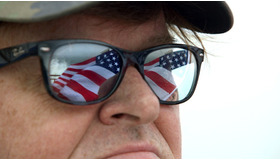 『マイケル・ムーアの世界侵略のススメ』　ｰ(C)2015, NORTH END PRODUCTIONS