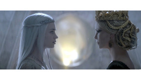 『スノーホワイト／氷の王国』(C) Universal Pictures