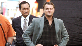 『Inception』撮影現場でのレオナルド・ディカプリオと渡辺謙　-(C) Splash/AFLO