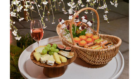 「ペリエ ジュエ」がアンダーズ 東京52F「ルーフ トップバー」にて、期間限定のポップアップ ガーデンをオープン