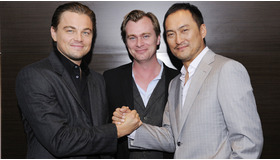 『Inception』に参加しているレオナルド・ディカプリオ渡辺謙。中央はクリストファー・ノーラン監督