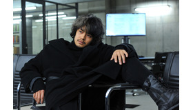 池松壮亮（竜崎）／『デスノート 2016』(C)大場つぐみ・小畑健／集英社(C)2016「DEATH NOTE」FILM PARTNERS