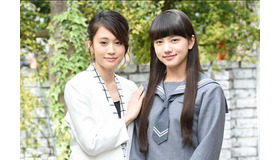 （写真左から）前田敦子、清原果耶「毒島ゆり子のせきらら日記」（C）TBS