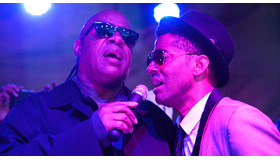 スティーヴィー・ワンダー＆エリック・ベネイ-(C)Getty Images