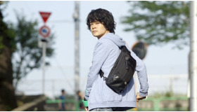 池松壮亮／『海よりもまだ深く』主題歌MV　（C）2016 フジテレビジョン バンダイビジュアル AOI Pro. ギャガ