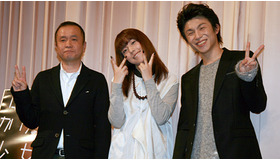 『時をかける少女』完成披露試写会にて（左から）谷口正晃監督、仲里依紗、中尾明慶
