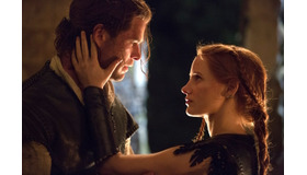 『スノーホワイト／氷の王国』（C）Universal Pictures