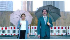 『素敵なサプライズ　ブリュッセルの奇妙な代理店』　-(C)2015 SURPRISE FILMPRODUCTIE VOF / VARA / PRIME TIME / RIVA FILM / FASTNET FILMS