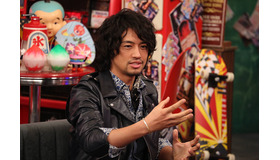 斎藤工「アウト×デラックス」(C)フジテレビ