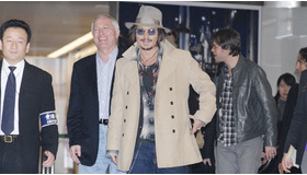 成田空港に到着したジョニー