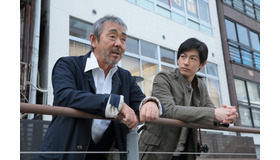 「喧騒の街、静かな海」