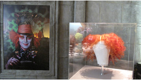 ジョニー扮する帽子屋のカツラ photo:Yoko Saito