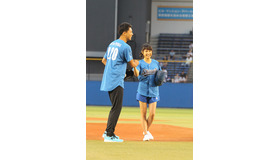 土屋太鳳＆竹内涼真／『青空エール』始球式