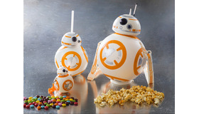 「BB-8」のポップコーンバケット、ドリンクカップ、ミニスナックケース