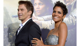 オリヴィエ・マルティネス＆ハル・ベリー(C)Getty Images