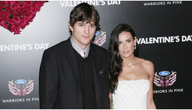 『バレンタインデー』プレミアに出席したアシュトン・カッチャー＆デミ・ムーア　-(C) Everett Collection/AFLO