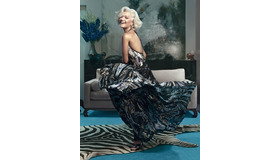 ロベルト・カヴァリ14-15AW広告にリタ・オラ登場