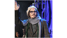 『アリス・イン・ワンダーランド』L.A.ファンイベントにサプライズで登場したジョニー・デップ