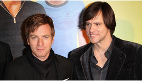 ユアン・マクレガー＆ジム・キャリー　-(C) AFLO