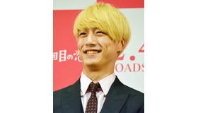 坂口健太郎／『君と100回目の恋』完成披露舞台挨拶