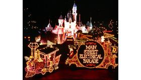 「カリフォルニア ディズニーランド・リゾート」の「メインストリート・エレクトリカル・パレード」