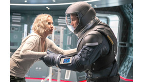 オーロラ（ジェニファー・ローレンス）＆ジム（クリス・プラット）／『パッセンジャー』