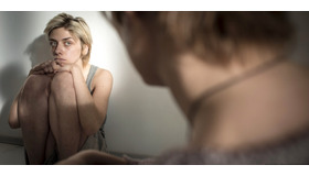 『君はひとりじゃない』 (C) Jacek Drygala