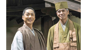 野村萬斎＆佐藤浩市／『花戦さ』（C）2017「花戦さ」製作委員会　