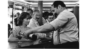 イザベル・ユペール『パリが愛した写真家　ロベール・ドアノー＜永遠の3秒＞』(C)2016/Day For Productions/ARTE France/INA (C)Atelier Robert Doisneau