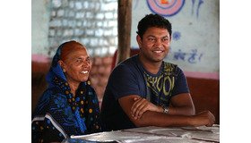 Saroo and Kamla - Photo credit Richard Malone／『LION／ライオン　～25年目のただいま～』 -(C) 2016 Long Way Home Holdings Pty Ltd and Screen Australia