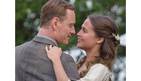 『光をくれた人』 （C）2016 STORYTELLER DISTRIBUTION CO., LLC