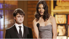 ケイティ・ホームズと共にプレゼンターを務めたダニエル・ラドクリフ　-(C) REUTERS/AFLO