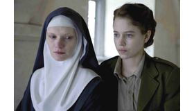 『夜明けの祈り』 (C) 2015 MANDARIN CINEMA　AEROPLAN FILM　MARS FILMS　FRANCE 2 CINEMA　SCOPE PICTURES