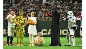 『スター・ウォーズ／最後のジェダイ』始球式