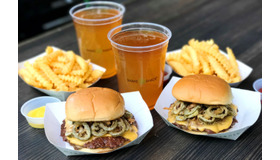 シェイク シャック 夏季限定メニュー「ピクルド ハラペーニョ バーガー」と「シャック シャンディ」