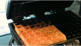 極上のサクふわ体験！ ベルギー人オーナーが焼き上げる本格ワッフル