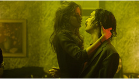 『神の子どもたちはみな踊る』  -(C) 2008 Kimmel Distribution, LLC.