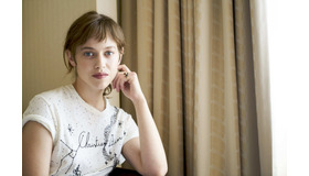 ルー・ドゥ・ラージュ／『夜明けの祈り』 (C) 2015 MANDARIN CINEMA　AEROPLAN FILM　MARS FILMS　FRANCE 2 CINEMA　SCOPE PICTURES