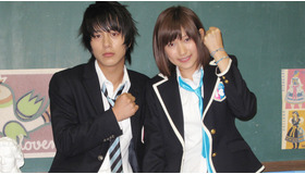 『高校デビュー』撮影現場　（左から）溝端淳平、大野いと　photo：Yoko Saito