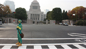 『キック・アス』宣伝マンが都内をパトロール