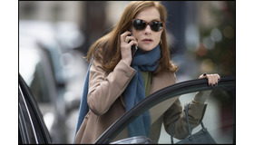 『エル　ELLE』(C) 2015 SBS PRODUCTIONS - SBS FILMS - TWENTY TWENTY VISION FILMPRODUKTION - FRANCE 2 CINÉMA - ENTRE CHIEN ET LOUP