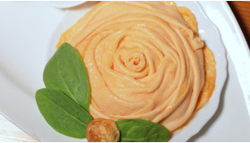 オムライスの概念が変わる!? メルヘンな空間でいただく”バラの花びら”オムライス